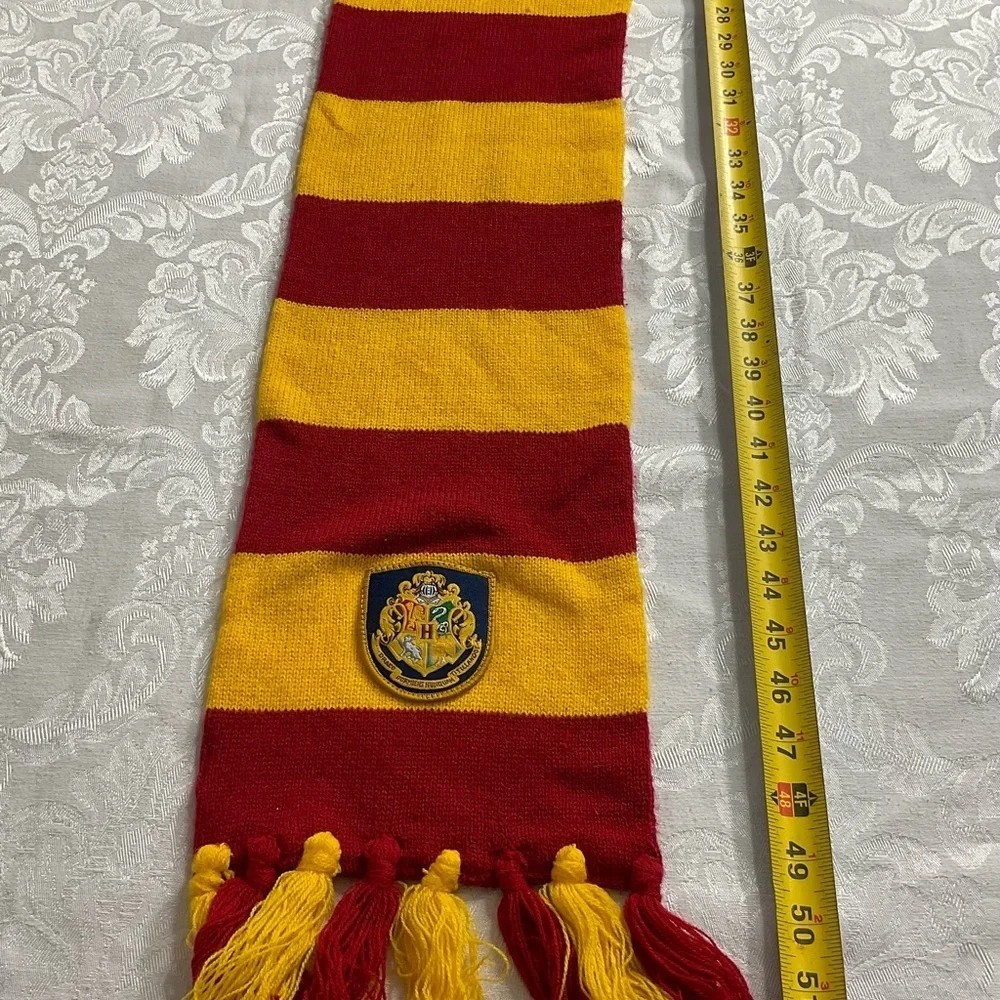 Harry Potter Gryffindor Cuffed Beanie Knit Hat And Scarf Combo Set - Picture 10 of 11
